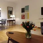 Charmante Neu Renovierte Wohnung In Der Naehe Des Stadtzentrums